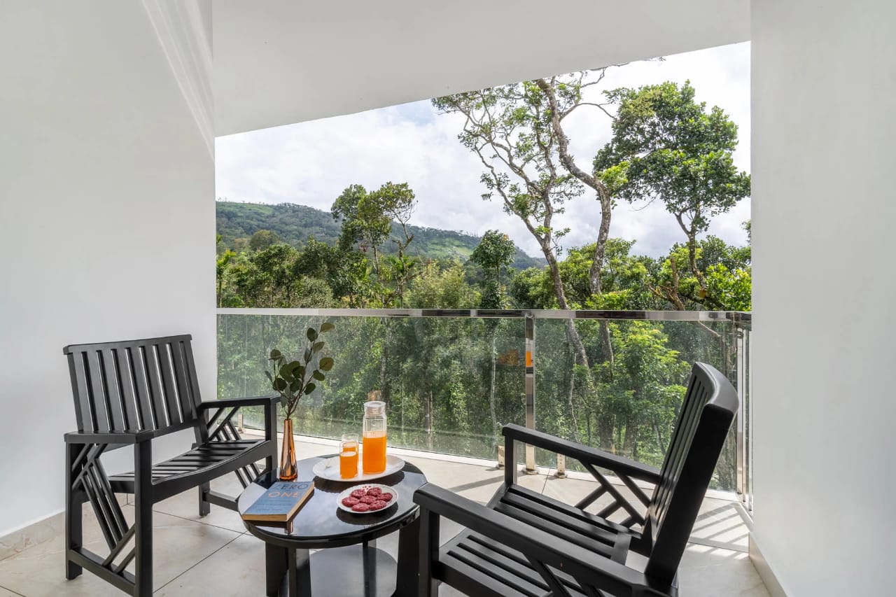 Modern kitchen with blue theme