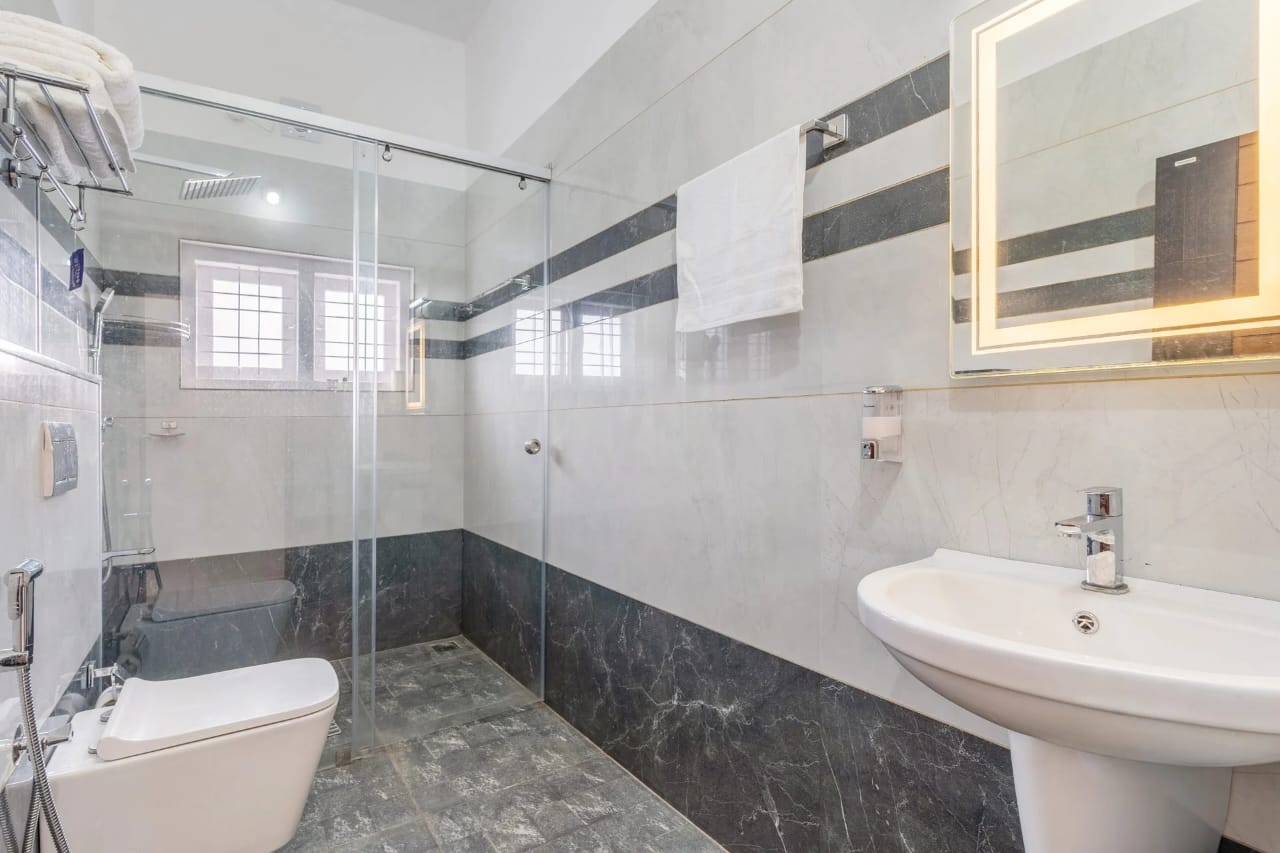 Modern kitchen with blue theme